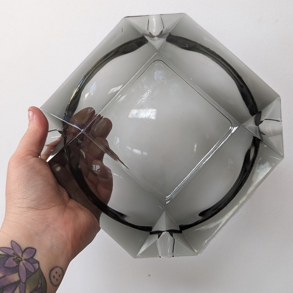 Vintage smokey glass ashtray - Picture 4 of 4